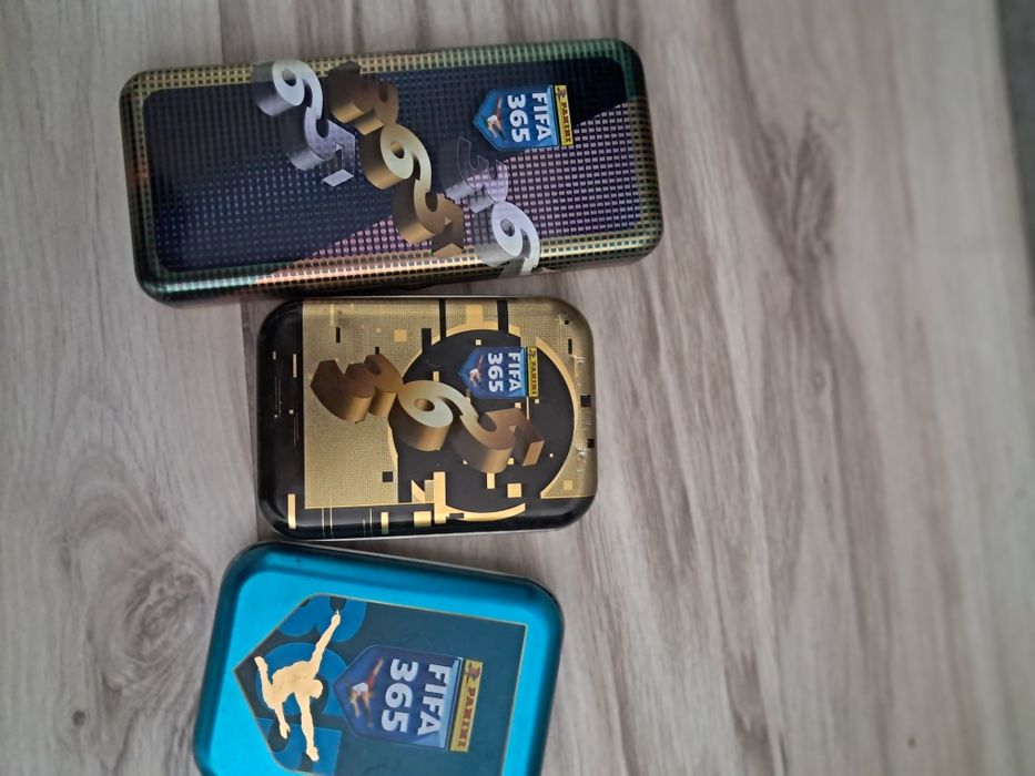 Puszki Panini na karty