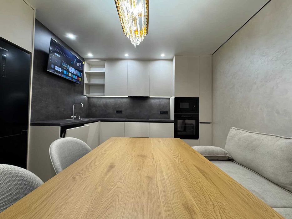 Терміново! Укомплектована двокімнатна поблизу ТРЦ "Veles Mall"