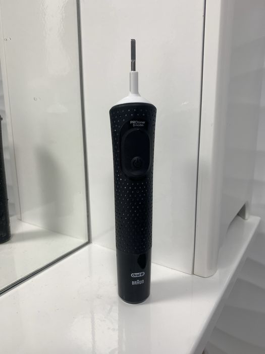 Електрична зубна щітка