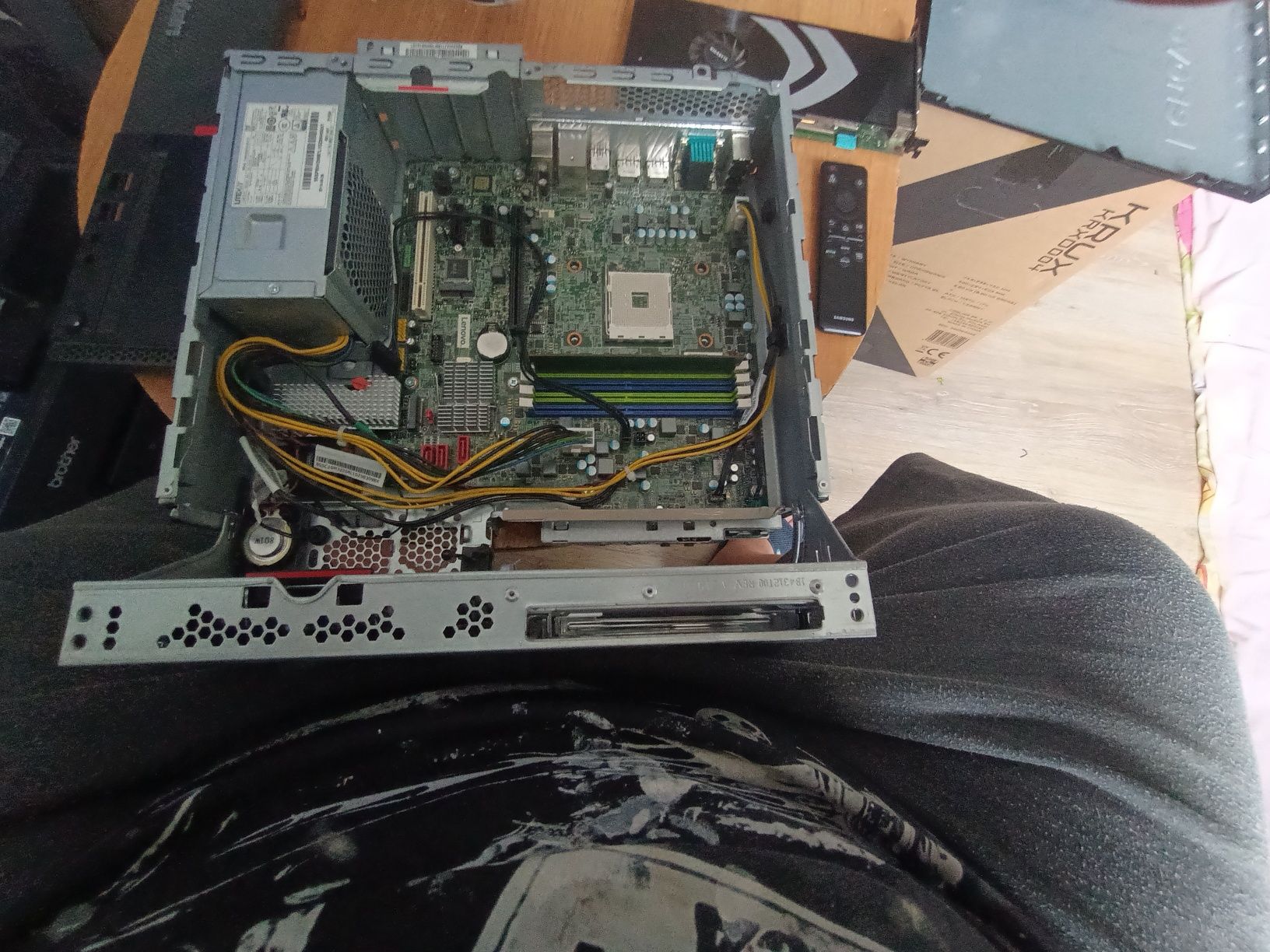 Komputer Lenovo M75s-1