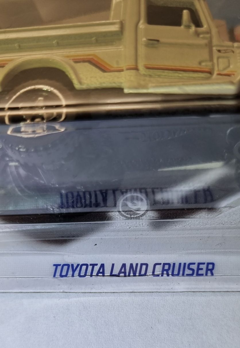 Toyota Land Cruiser TH Hot Wheels 1:64 Treasure Hunt off road