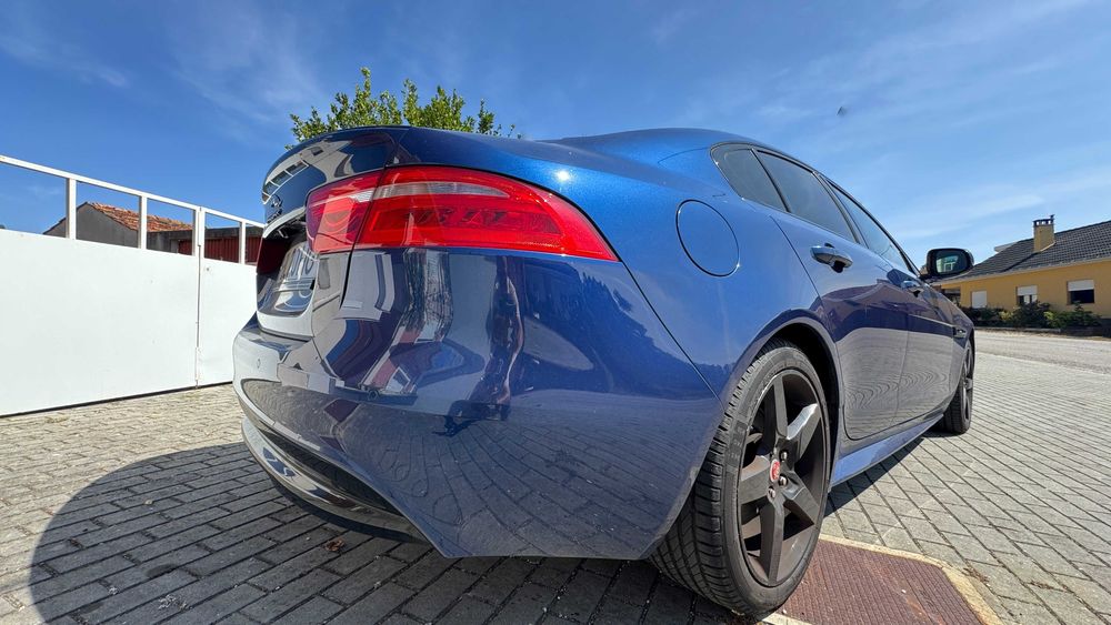 Jaguar XE R-Sport  – Elegância e Desportividade
