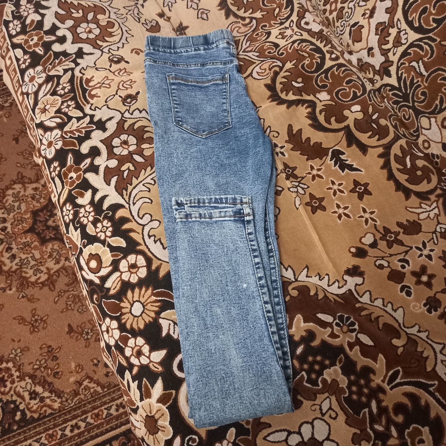 Продам джинсы стрейч р-р 40-42