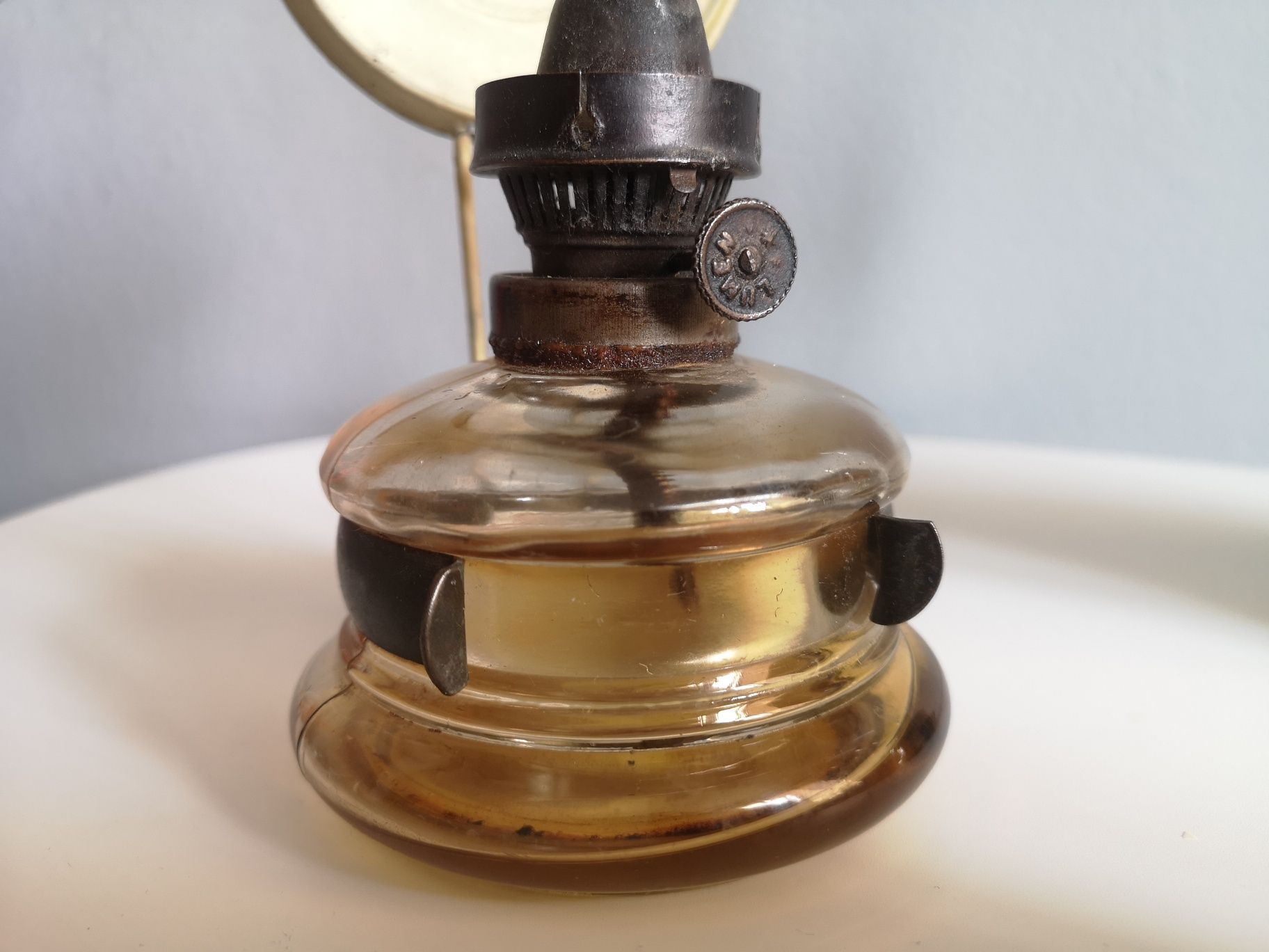 Stara lampa naftowa Lumen z lusterkiem