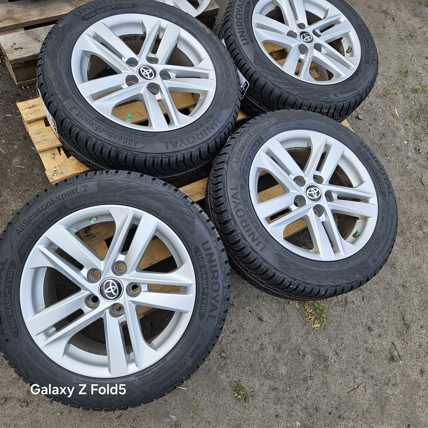 Koła całoroczne 205/55/16 Toyota Corolla XII 5x114,3 Nowe opony TPMS