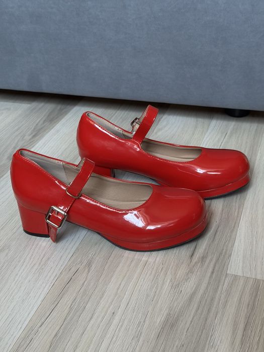 Продам взуття. Нове