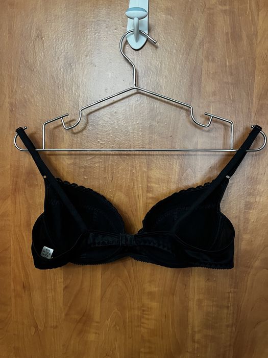 Черные бюстгалтеры