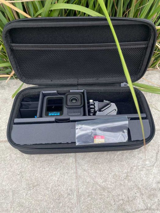 Екшн-камера GoPro HERO 13 Black в гарному стані, з комплектом