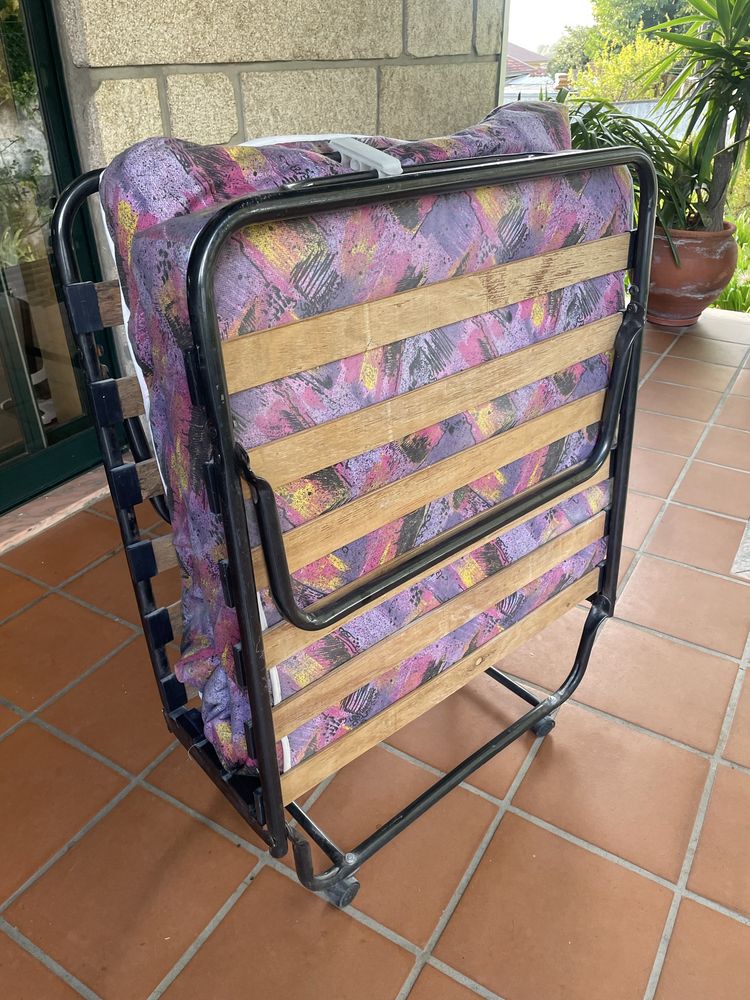 Cama com colchao de solteiro