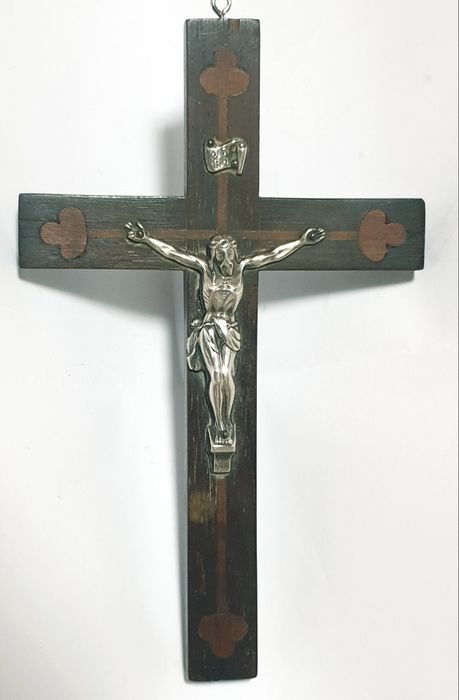Pequeno antigo crucifixo em pau santo e prata portuguesa