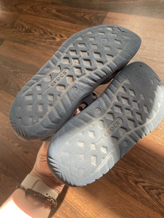 Продам сандали crocs