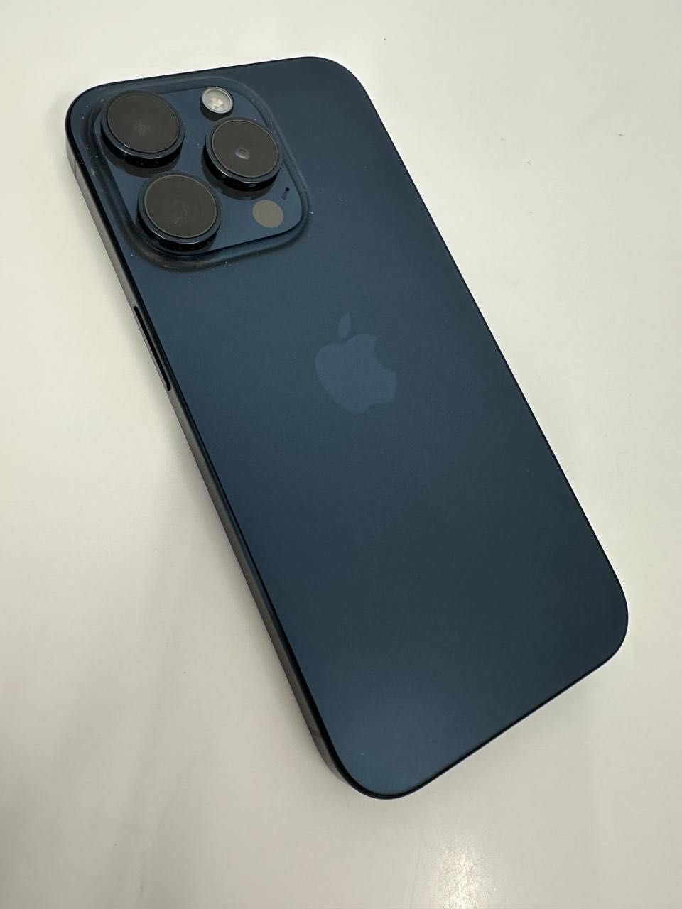 iPhone 15 Pro в идеальном состоянии