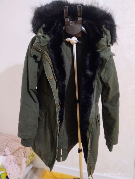 Парка дуже тепла і удобна