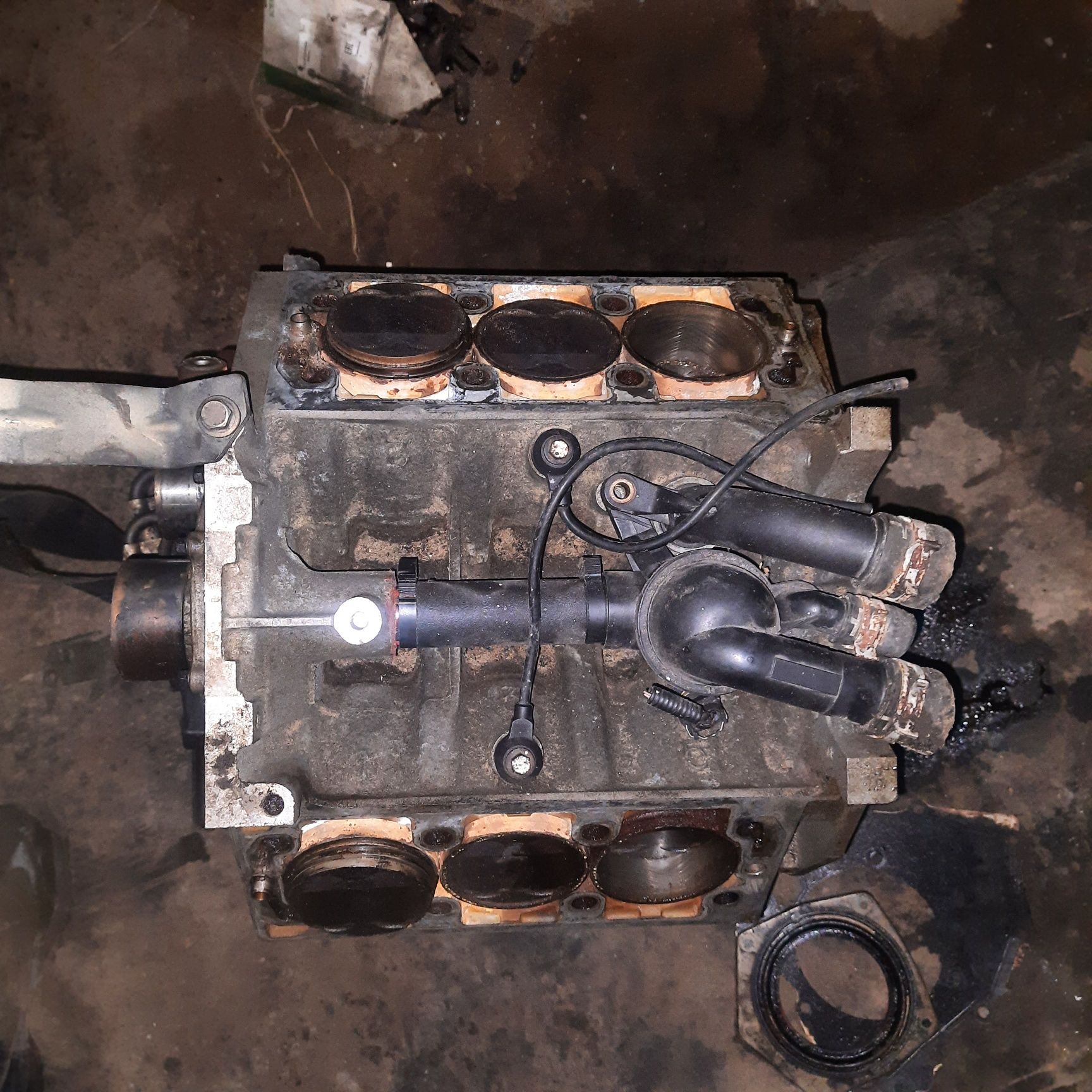 Блок двигателя 2.5 v6 25K4F KV6

Kia Rover Land Rover двигатель двс