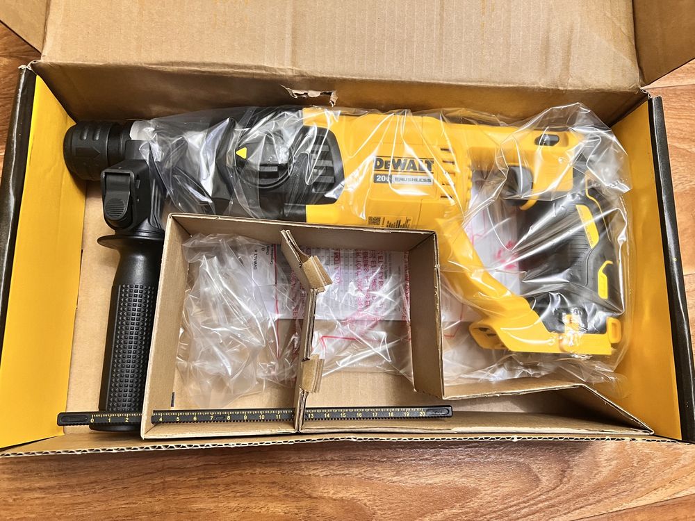 Перфоратор Dewalt DCH133B