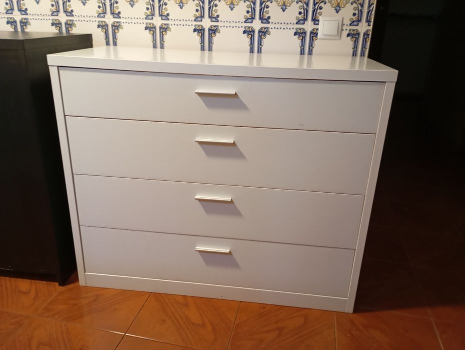 Cómoda 4 gavetas branca