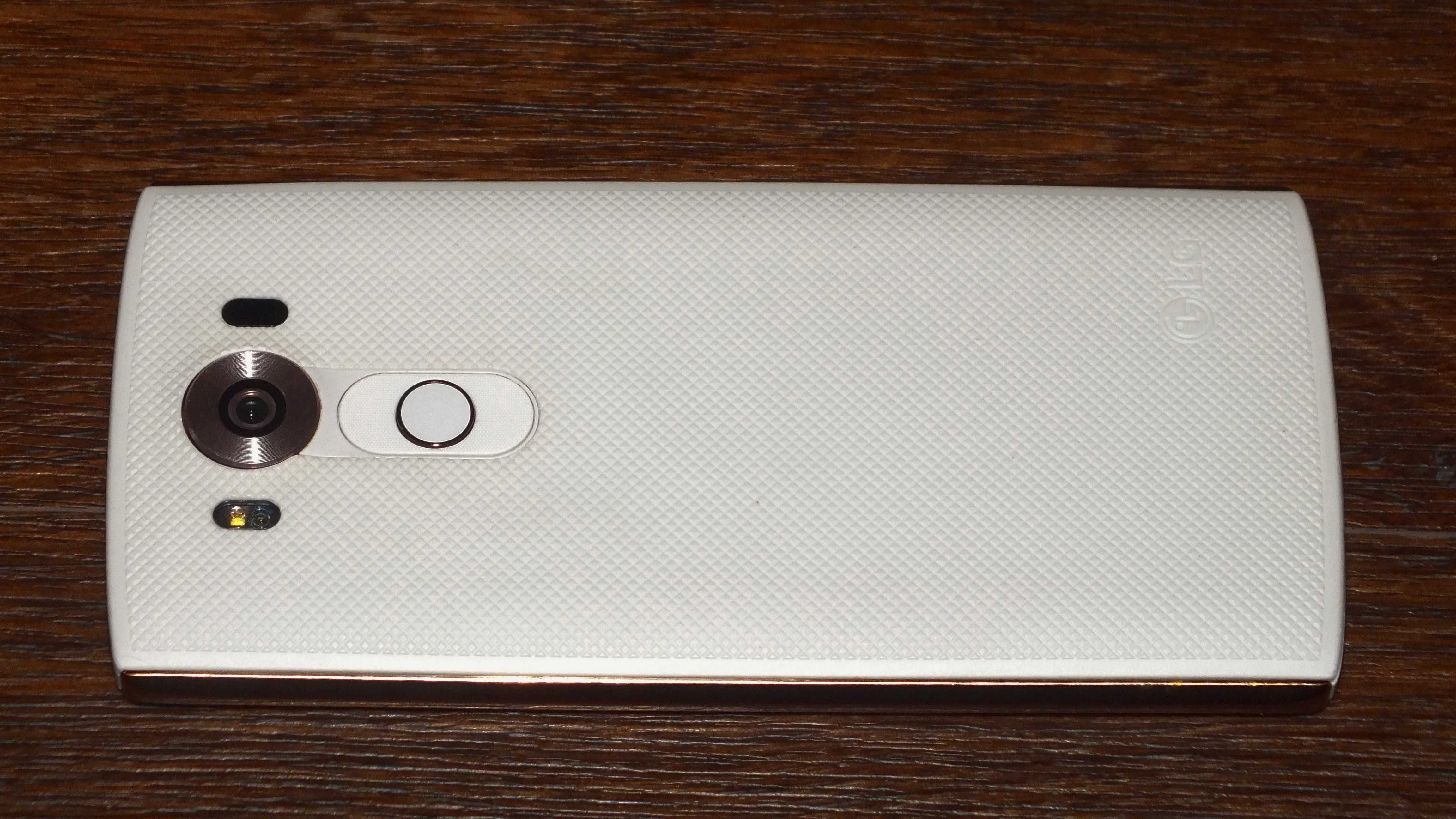 Смартфон  LG V10 White