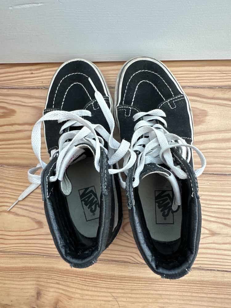 Tenis bota pretos da vans