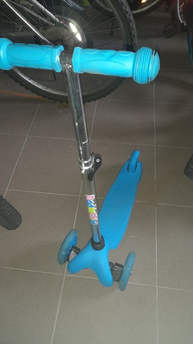 Трьохколісний самокат