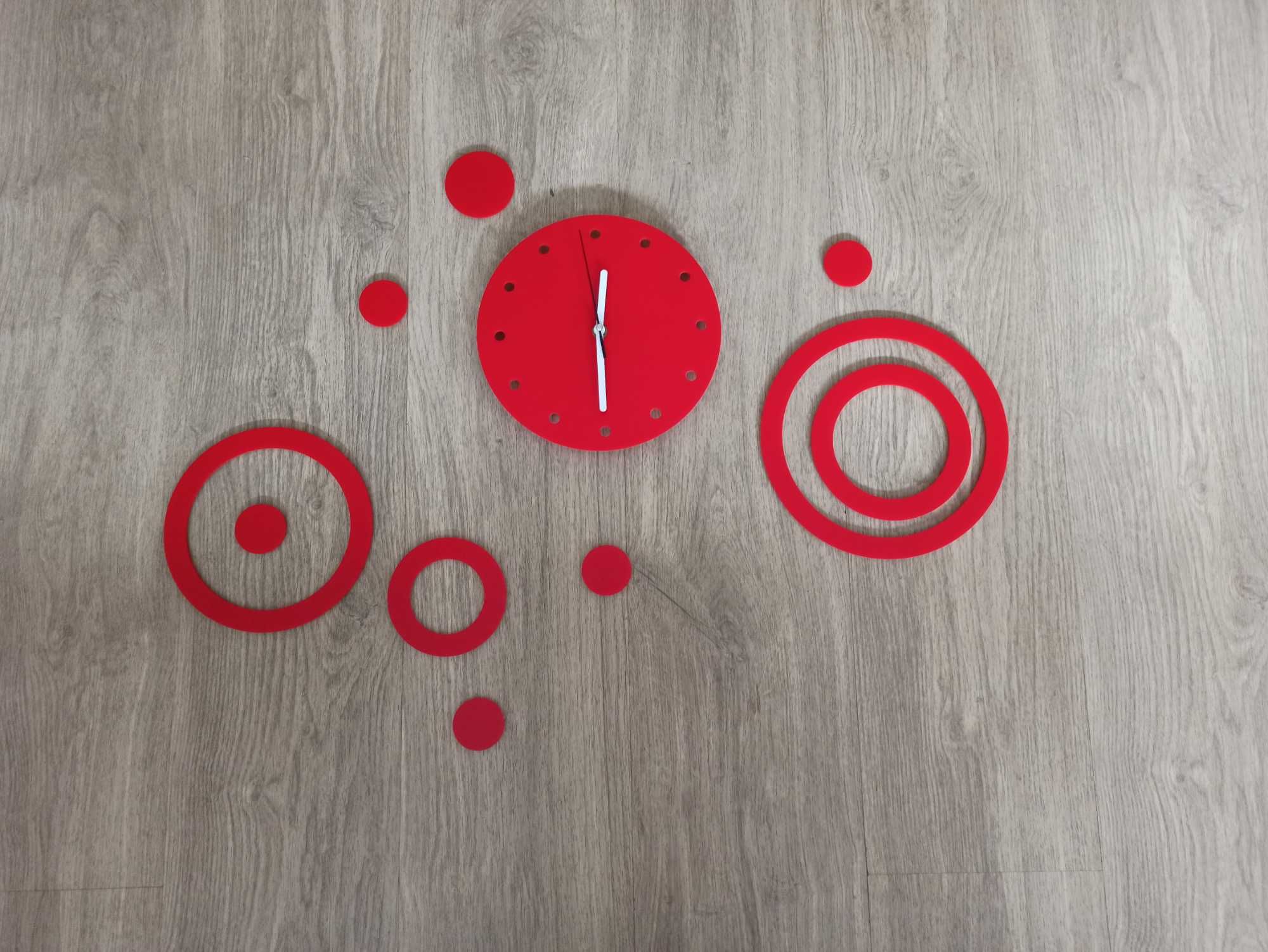Zegar ścienny 3D  akrylowy w kolorze czerwonym