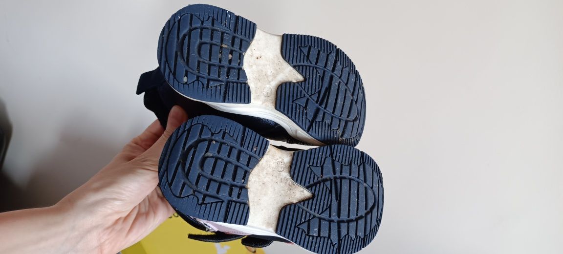 Buty zimowe kozaki ocieplane futerkiem na rzepy śniegowce 26-27