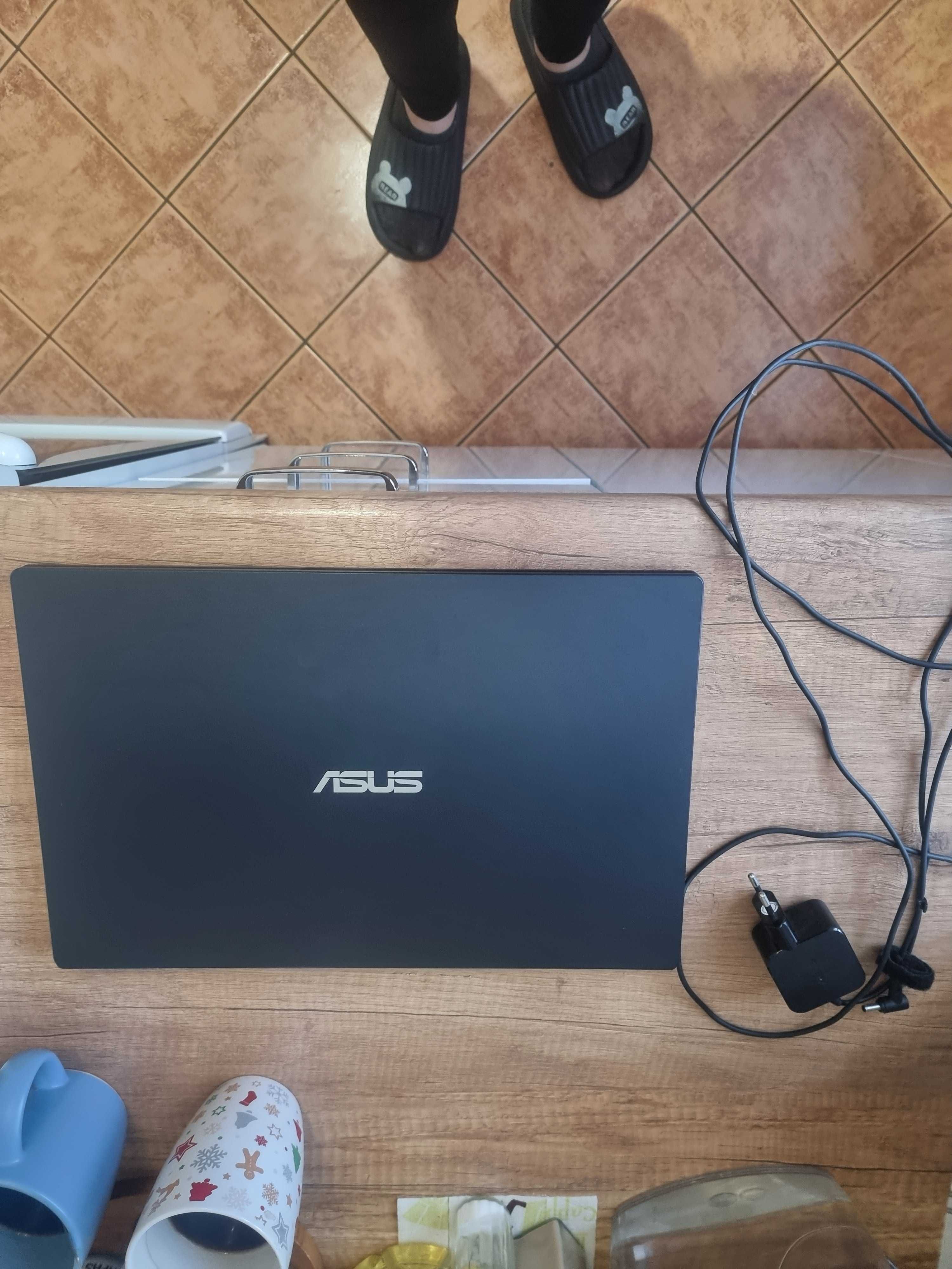 Laptop Asus E510MA-BR580WS+  bezprzewodowa mysz Asus bdb stan