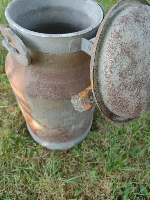 Duża bańka na mleko.z pokrywą PRL ok. 25 litrów