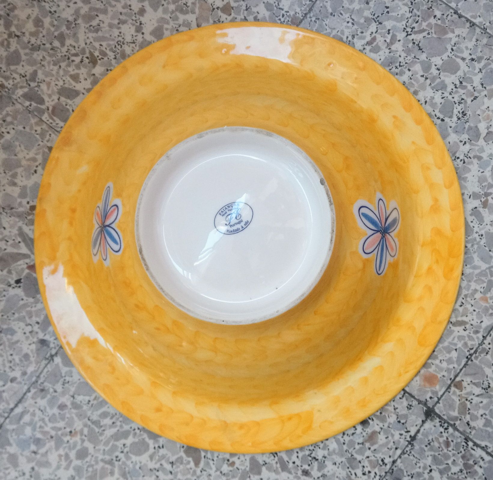 Fruteira em porcelana pintada à mão