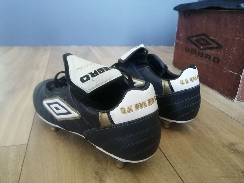 Korki piłkarskie UMBRO wkręty rozm. 41,5