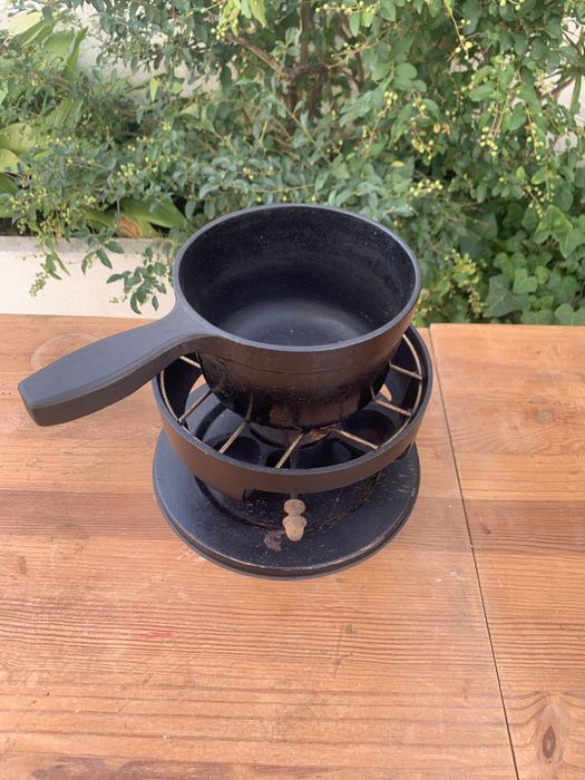 Fondue antigo em ferro