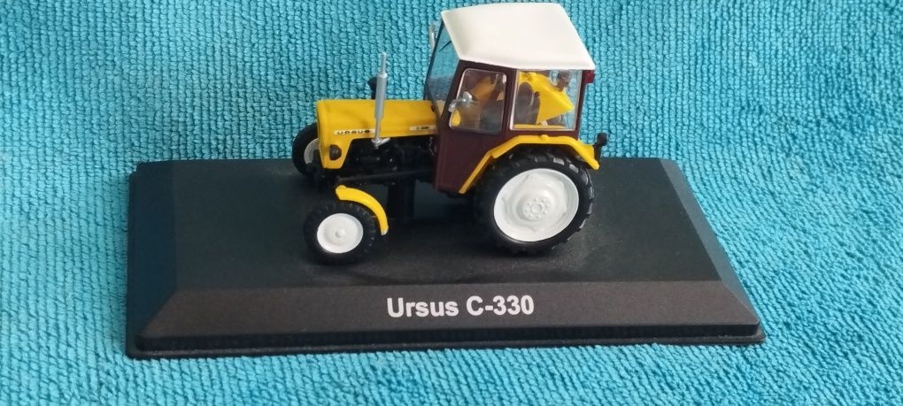 Dwa traktory modele w skali 1:43 traktor C-330 i Lanz Bulldog