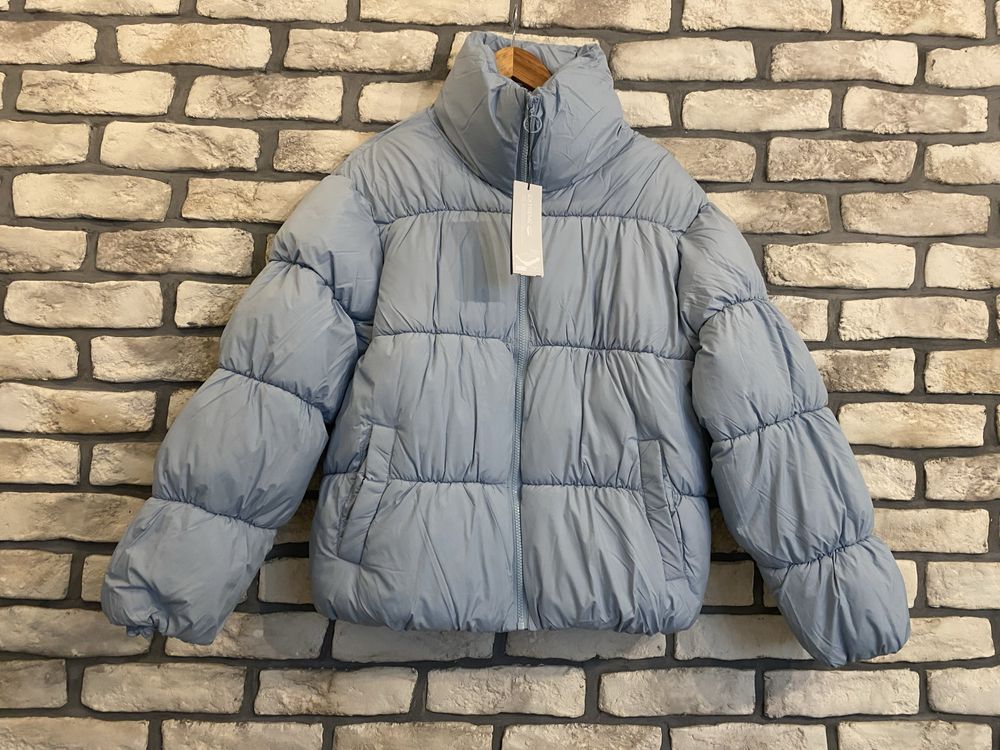Damska kurtka puchowa puffer o kroju boxy Outhorn.