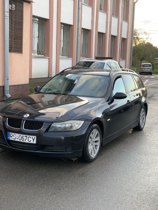 Продаєця БМВ е 90