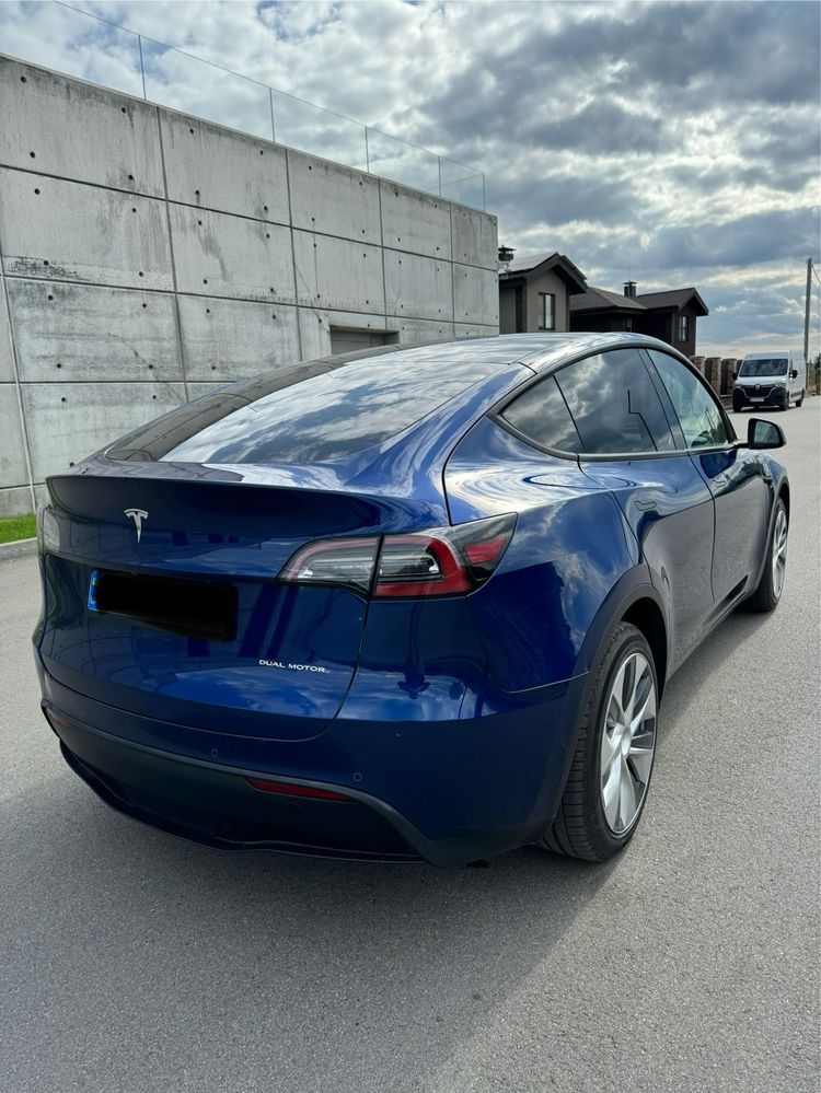 Tesla model Y dual motor