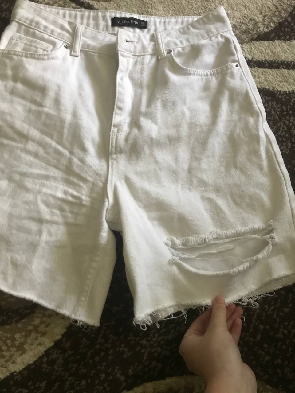 Шорти джинсові білого кольору
