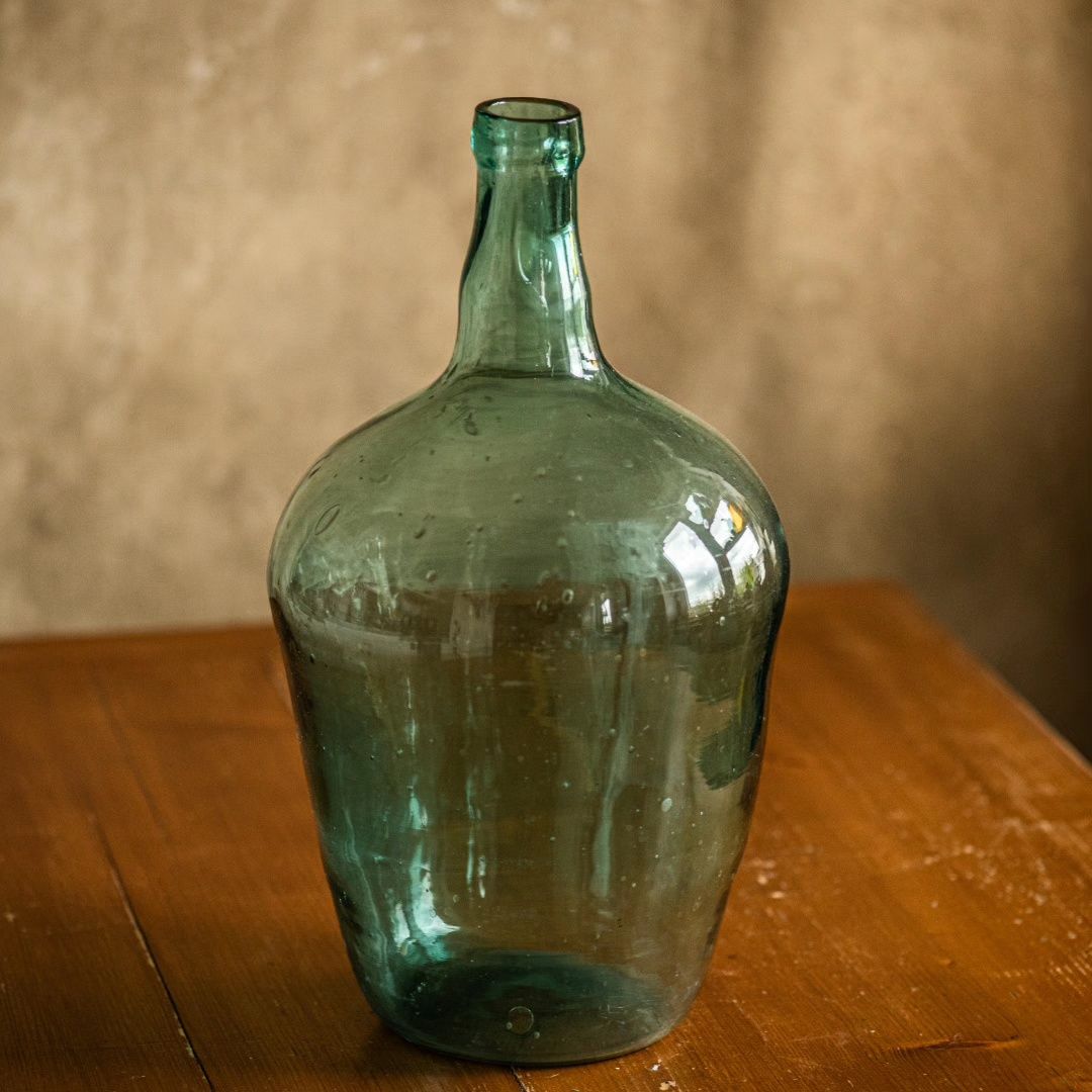 Stara duża butla z lazurowego szkła