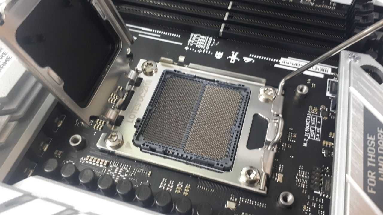 Материнська плата Asus Rog Strix B650-A Gaming WiFi