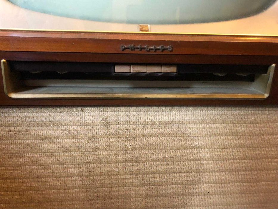 Televisão vintage em bom estado