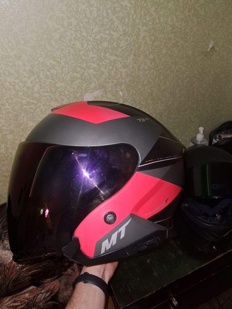 Шлем MT Helmets .