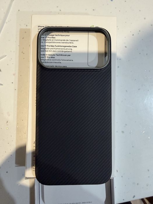 Benks чехол на 17pro max карбоновий