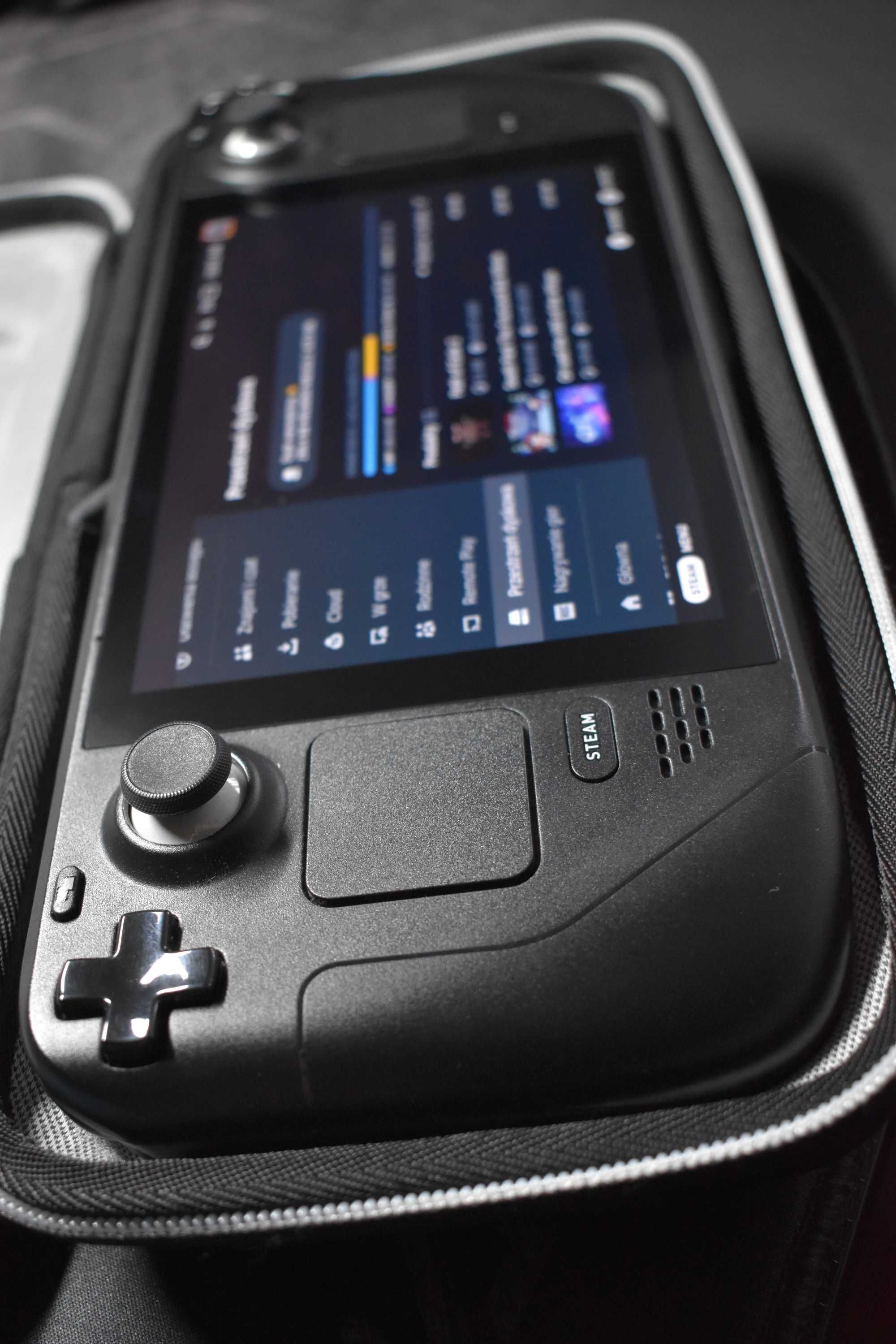 Steam Deck 512GB LCD (Matowy Ekran) + Etui + Ładowarka – Stan Idealny