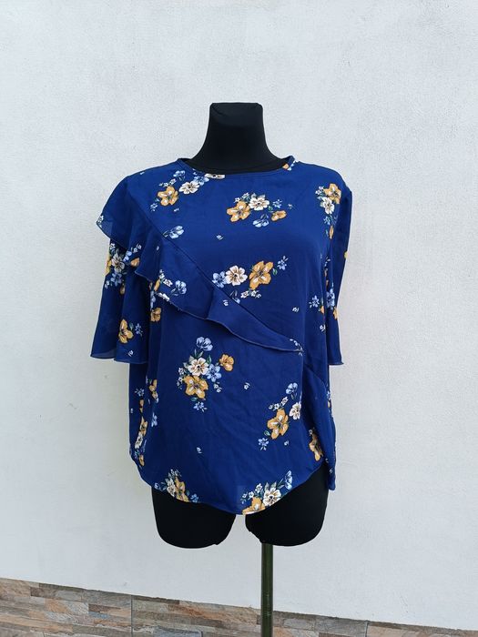 Elegancka bluzka wizytowa niebieska w kwiaty 48