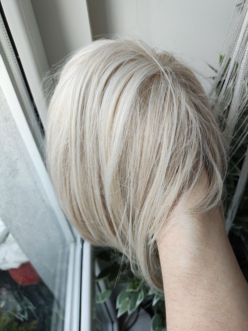 Peruka jasny blond włosy damskie z grzywką uniwersalna