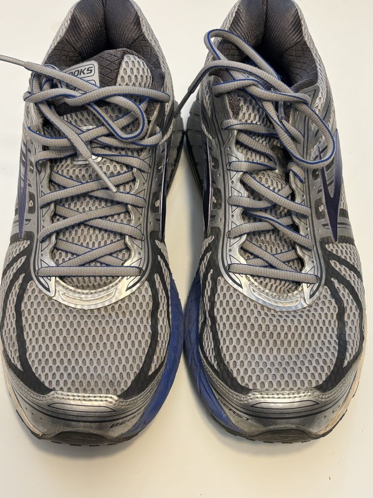 Brooks Beast 16 Extra Wide Running Shoes