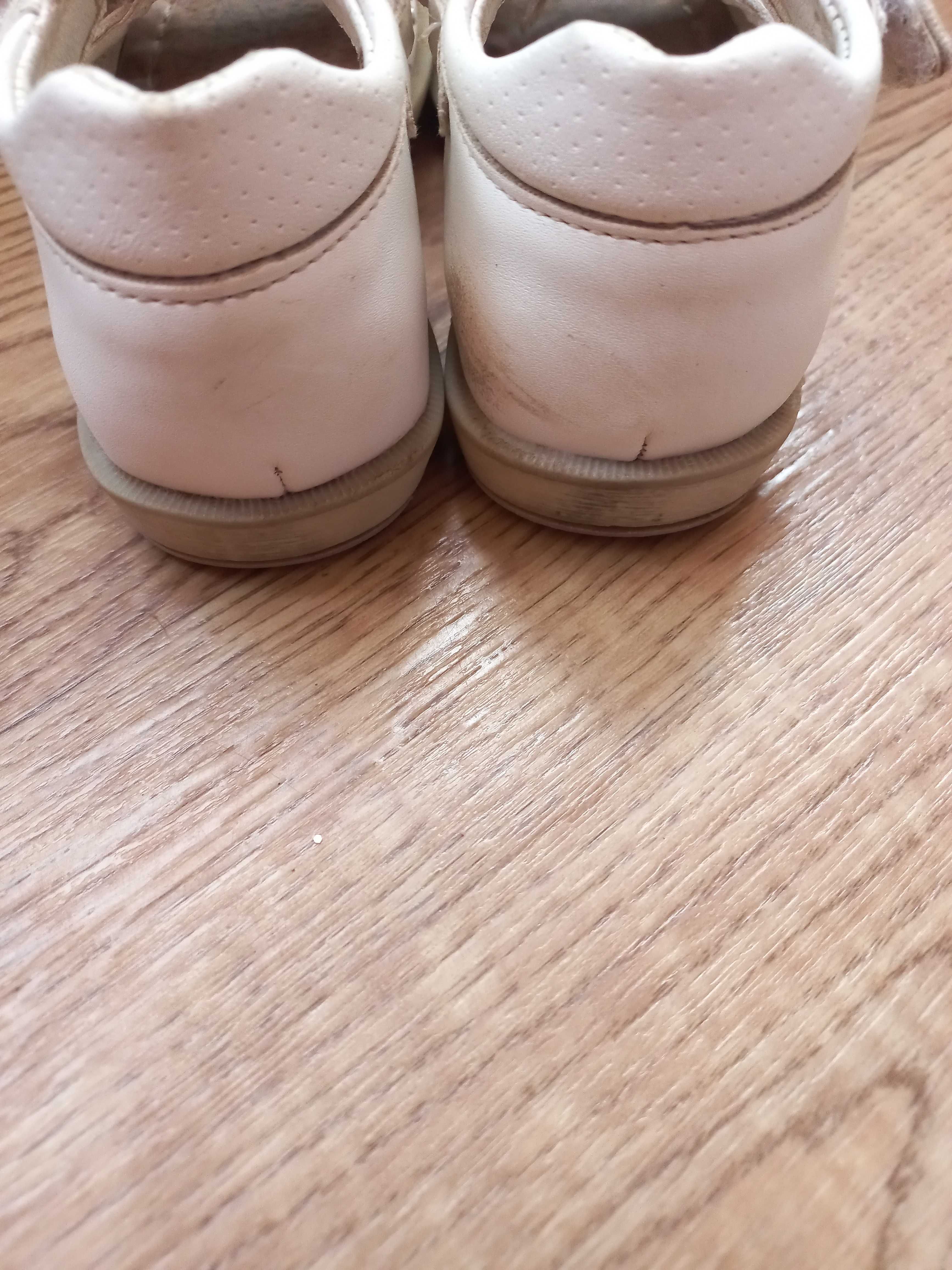 Босоніжки дитячі 26 розмір білі 16см  шлепки детская обувь девочке