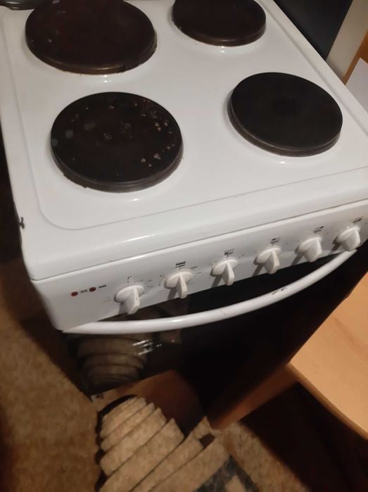 Продам піч електрична.