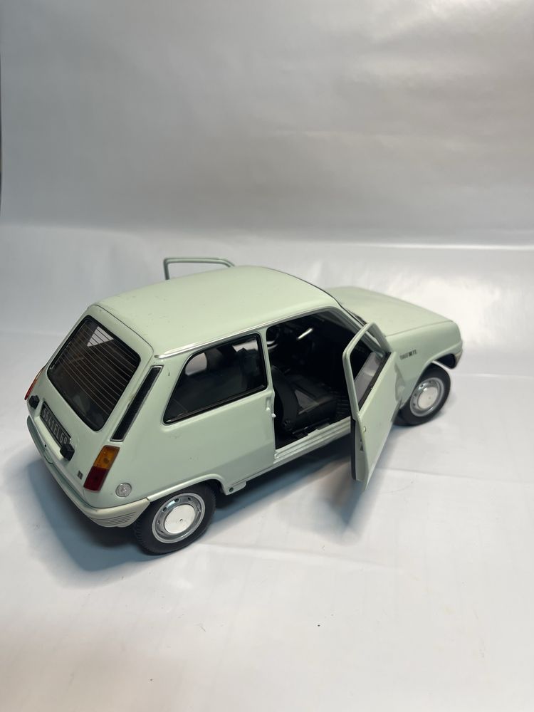 Renault 5- Sólido Miniatures