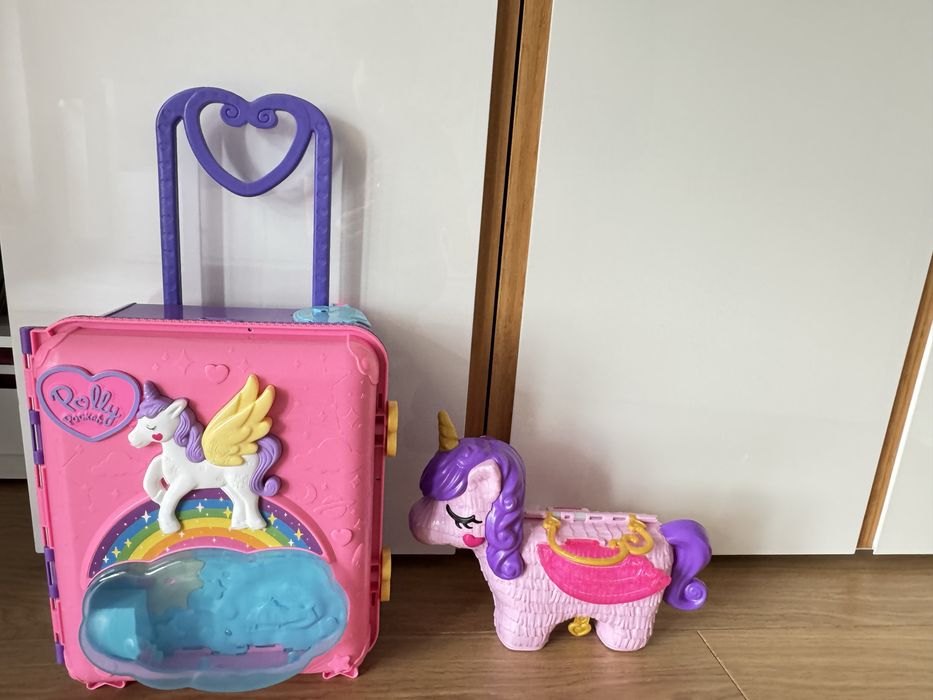 Walizka polly pocket wakacyjny kurort i jednorozec niespodzianka