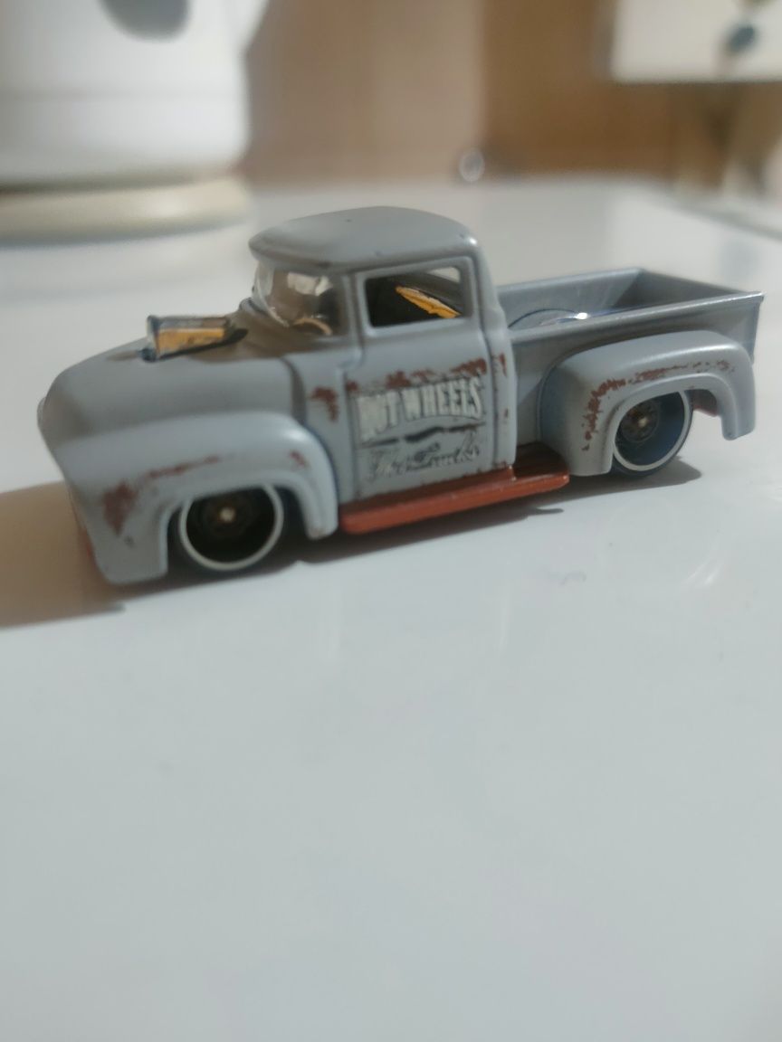 Коллекционная модель авто Hot Wheels — грузовик Ford'56