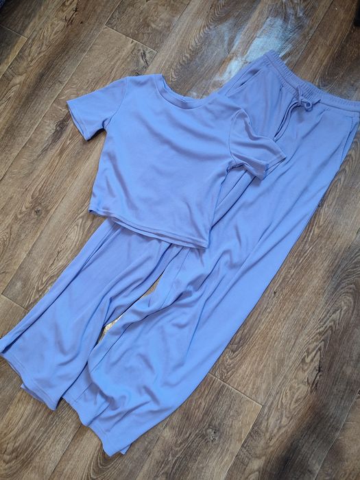 Костюм в рубчик 44р